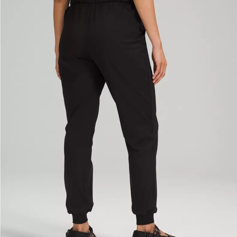 Lululemon Stretch High-Rise Jogger
Full Length - Picture 3 of 7